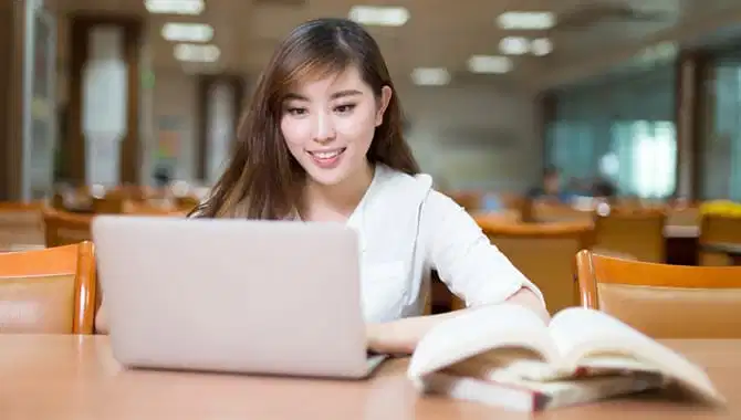 How Can a Custom Research Paper Writing Service Help You?